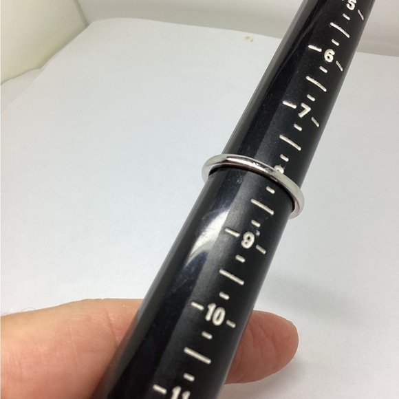 Sterling silver cubic zirconia solitaire ring Size 8 - Picture 2 of 5